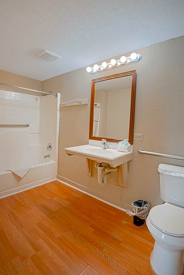 Liberty Garden Inn by OYO Kissimmee near Disney World
