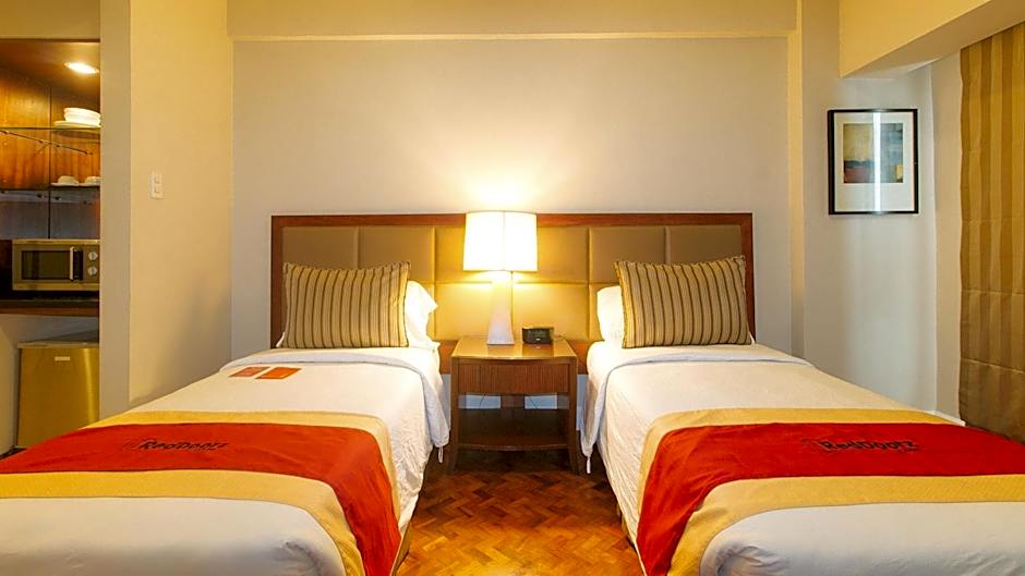 RedDoorz Premium @ The Residences Olympia Makati