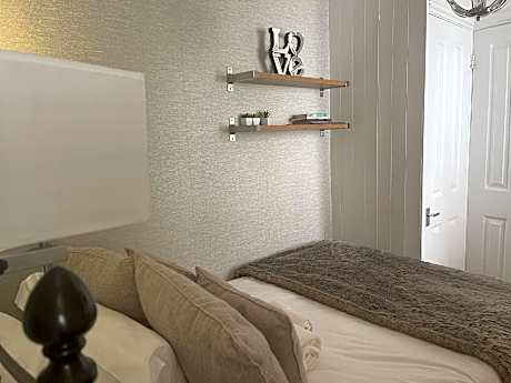 Single room-Comfort-Ensuite with Shower-room no 2
