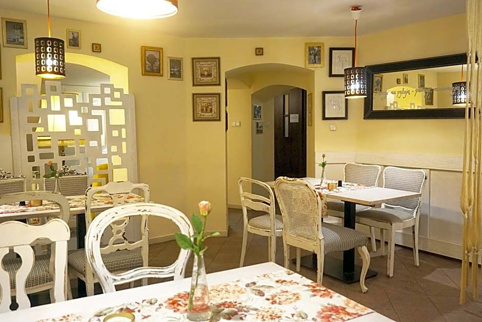 Explorer B&B Old Town Rooms & Apartment #don't be a tourist, be an Explorer!