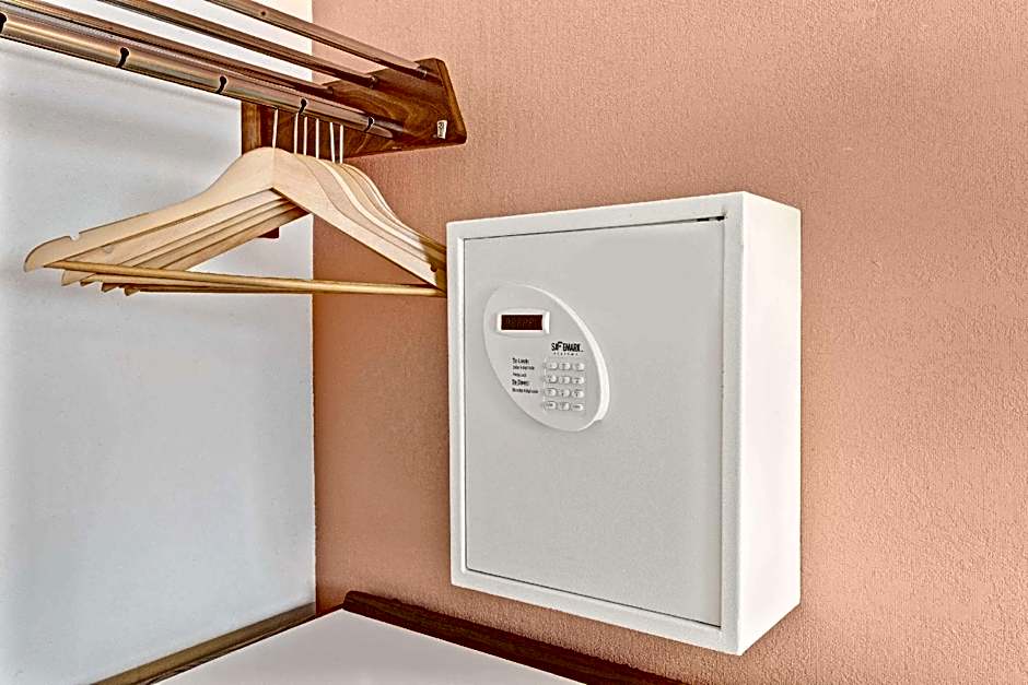 Days Inn by Wyndham Overland Park