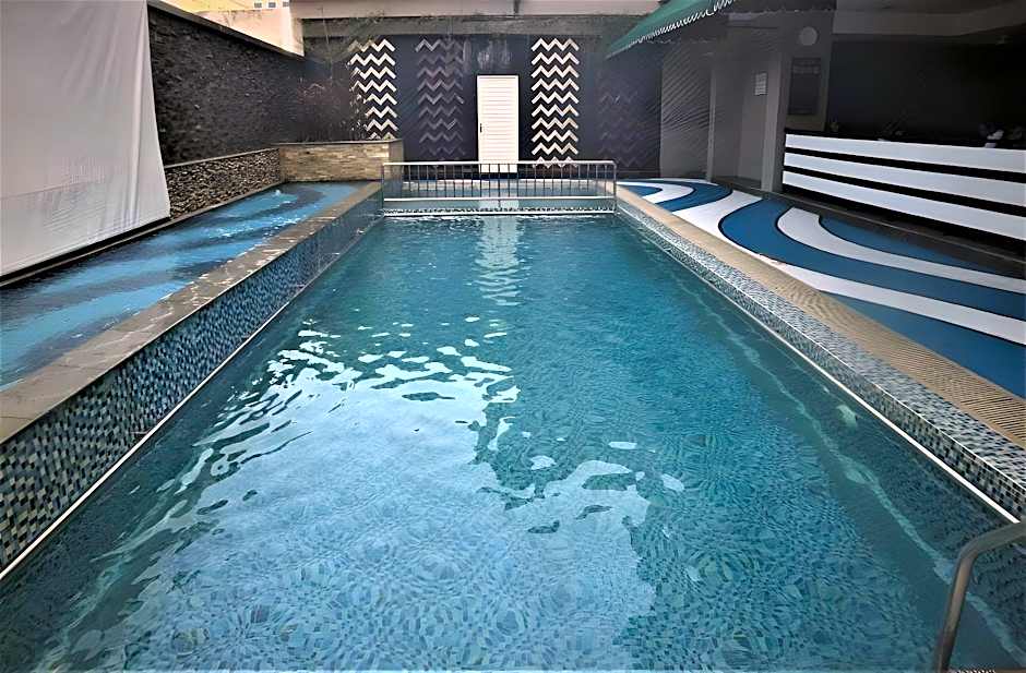 Royal Bay Hotel Makassar