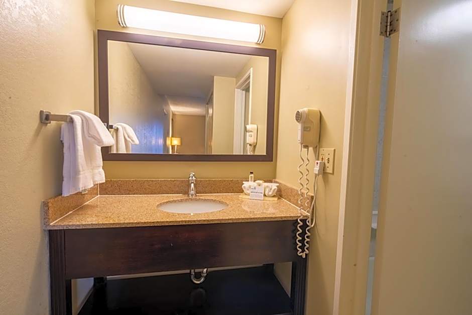 Holiday Inn Express Hotel & Suites Pittsburgh Airport By IHG