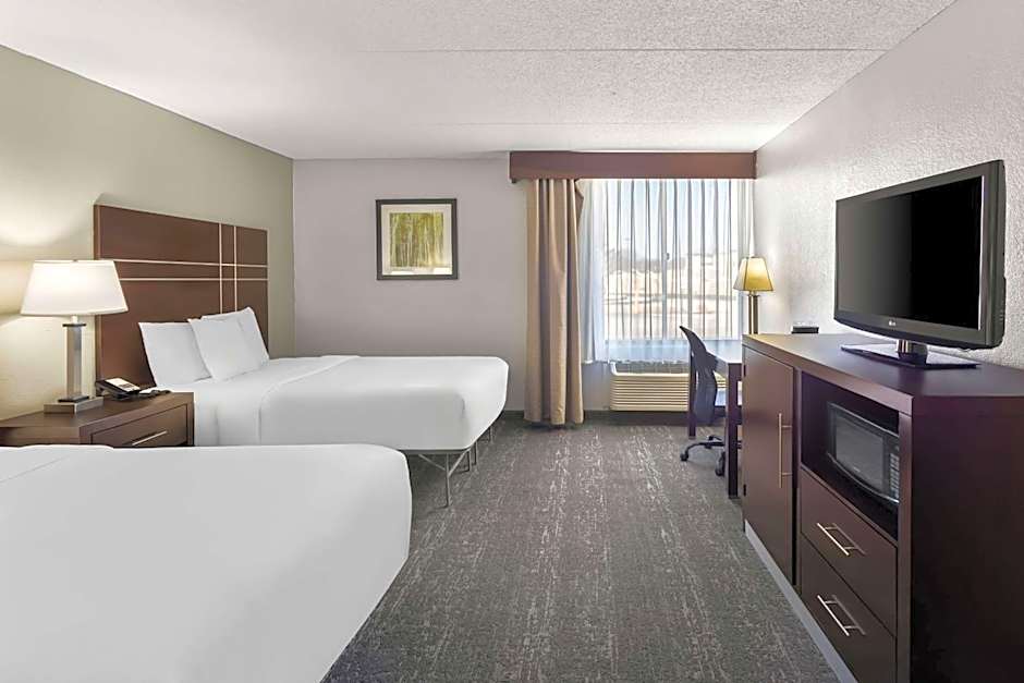 Best Western Luxbury Inn-Fort Wayne