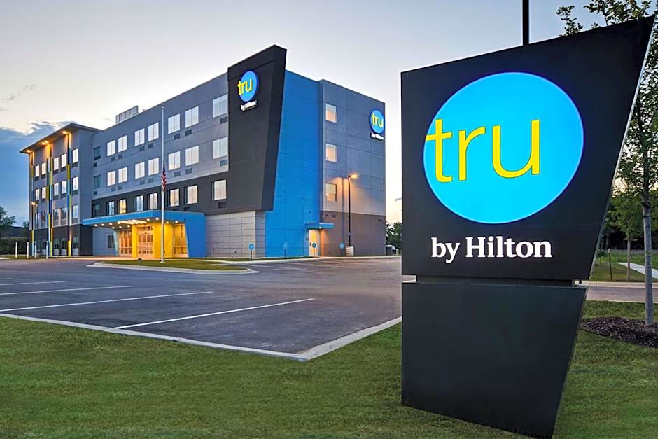 Photo 1 of 36 of Tru by Hilton Auburn