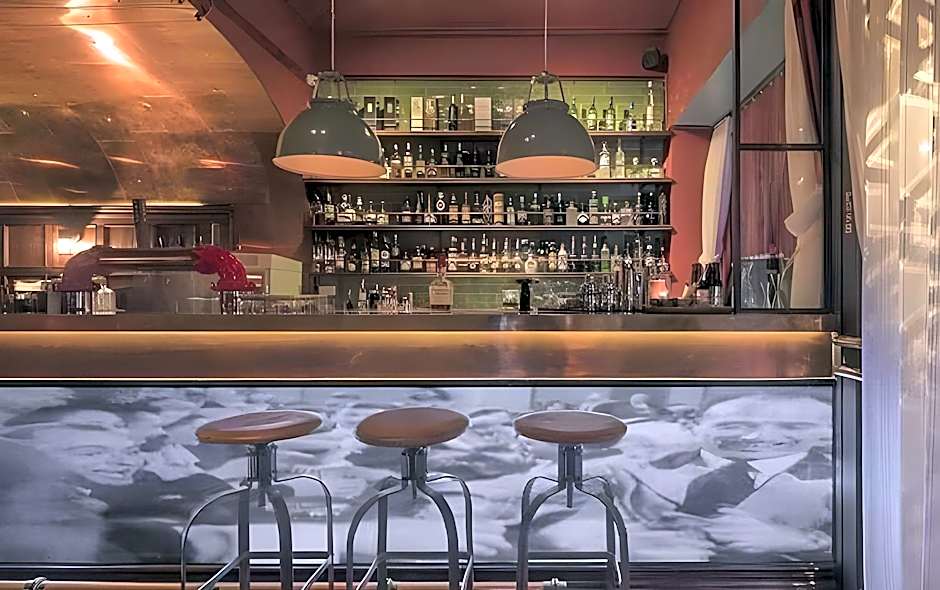 Reddot Hotel