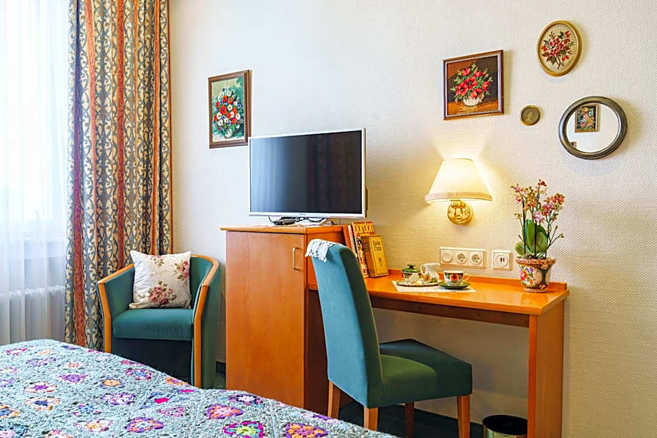 Tante ALMA's Kölner Hotel