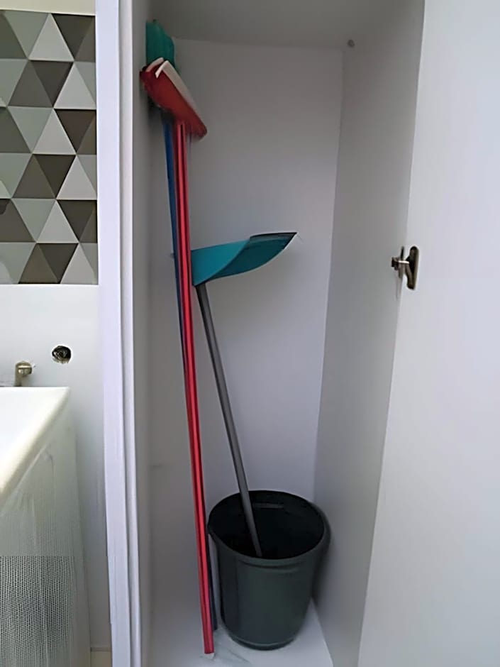 Sobrado com 1 suite 2 quarto ar 1km Shopping JL