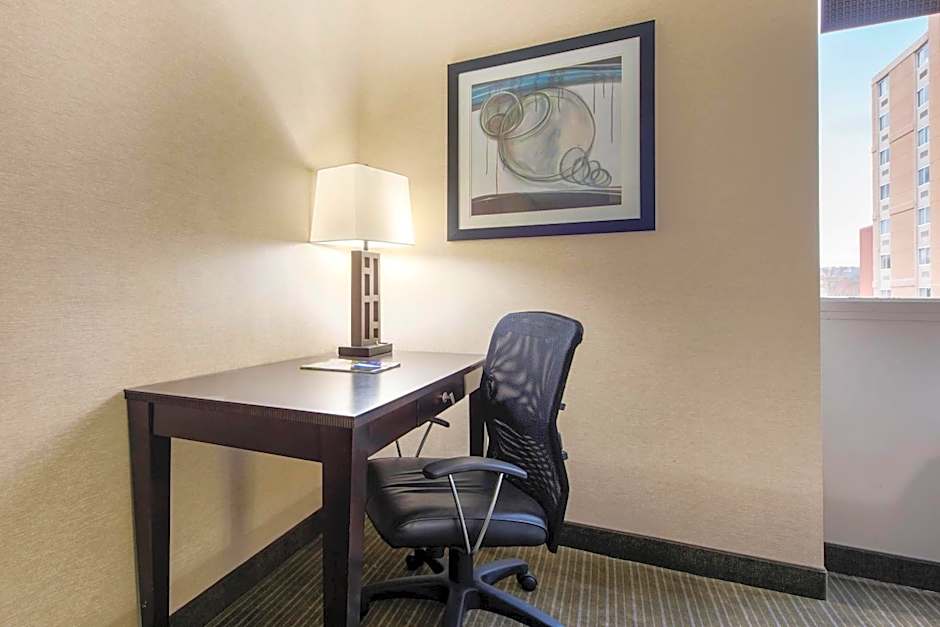 Quality Inn & Suites Charleston - Civic Center