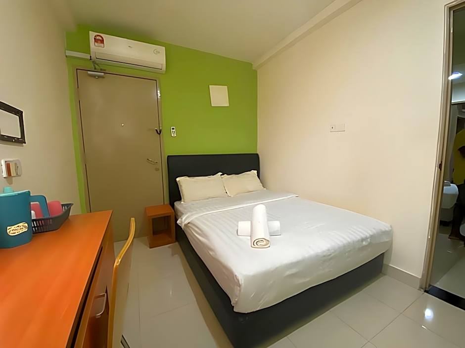 Hotel O Night Queen salak Tinggi