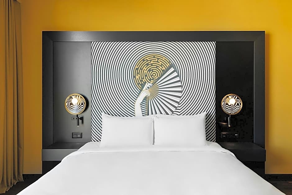 Renaissance by Marriott Zurich Tower Hotel