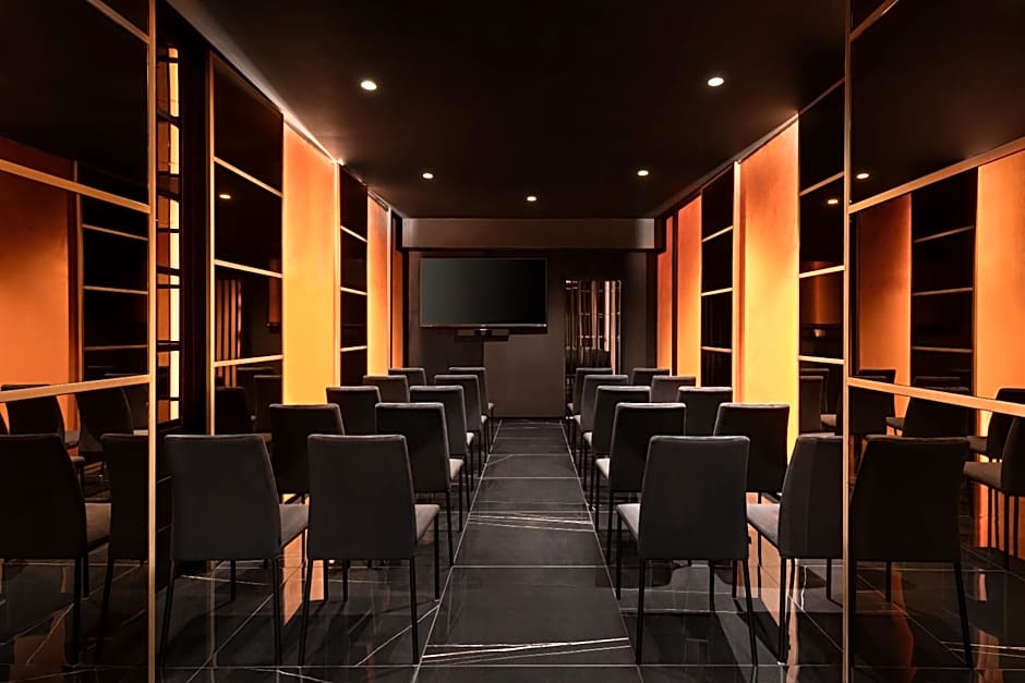 The Pantheon Iconic Rome Hotel, Autograph Collection by Marriott