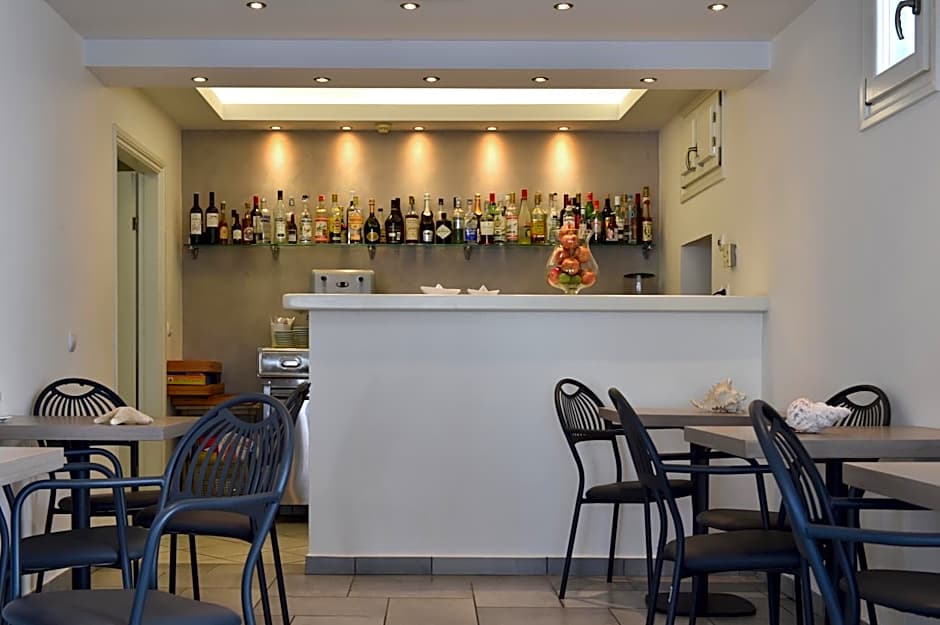 Alexandros Apartments