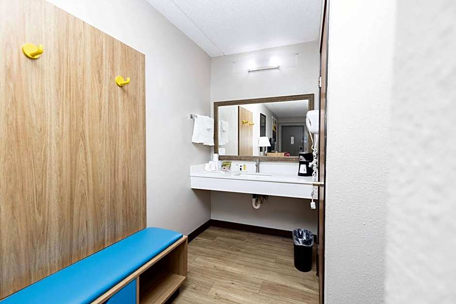 Days Inn by Wyndham Dayton Huber Heights Northeast