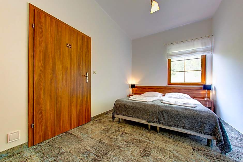 POD DEBEM Kompleks Zeglarsko-Rekreacyjny