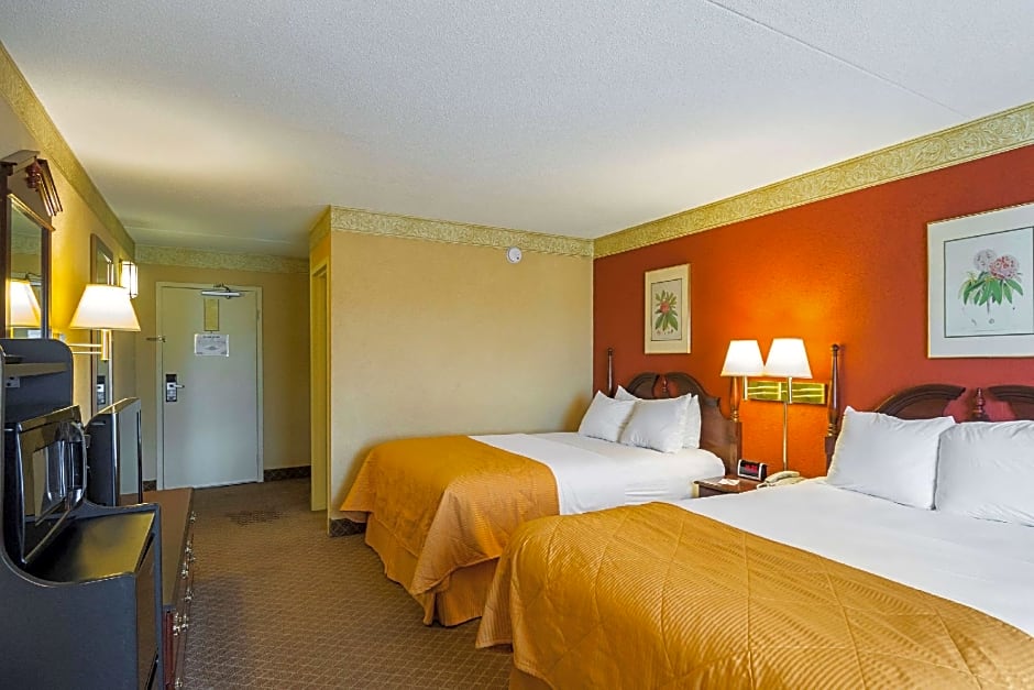 Clarion Inn Fairmont