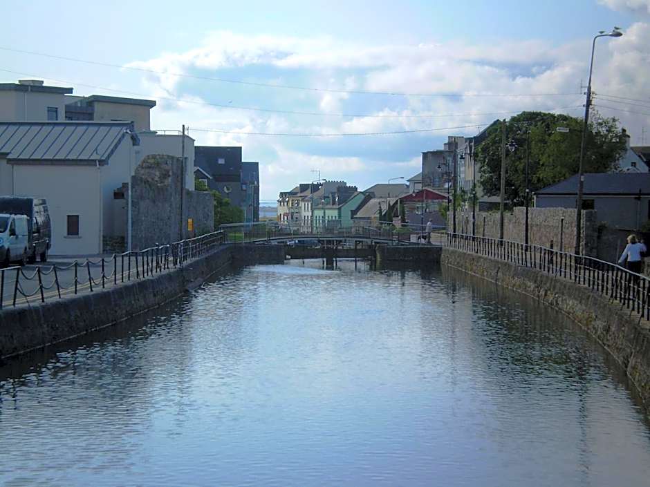 Donegan Court Aparthotel