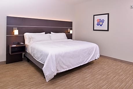 Standard King Room with Mobility Accessible Tub