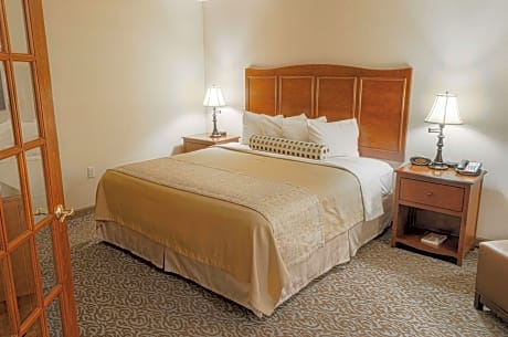 Suite-1 King Bed, Non-Smoking, Two Room Suite, Sofabed, Kitchenette, Whirlpool, Full Breakfast