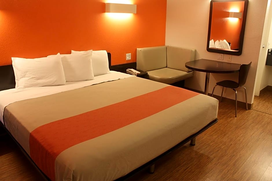 Motel 6-Youngstown, OH