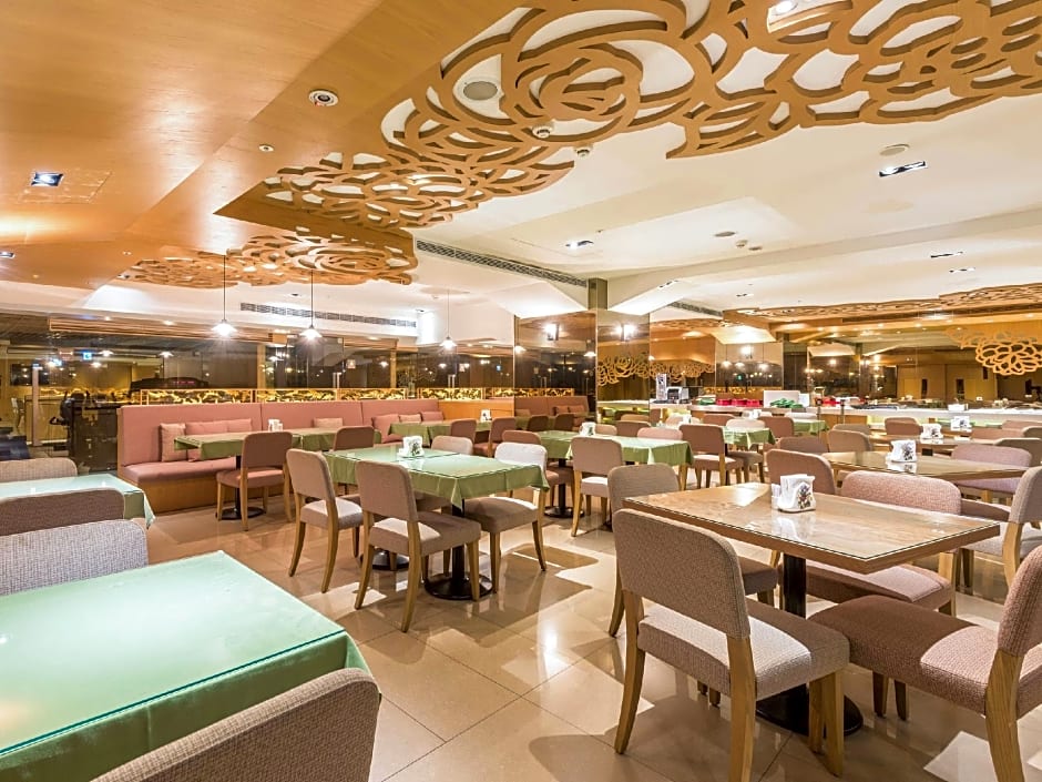 Green World Taipei Station