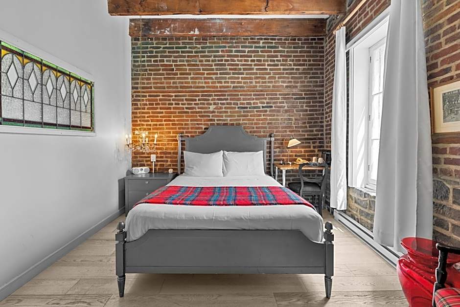 Auberge Place d'Armes - Par Aneyro