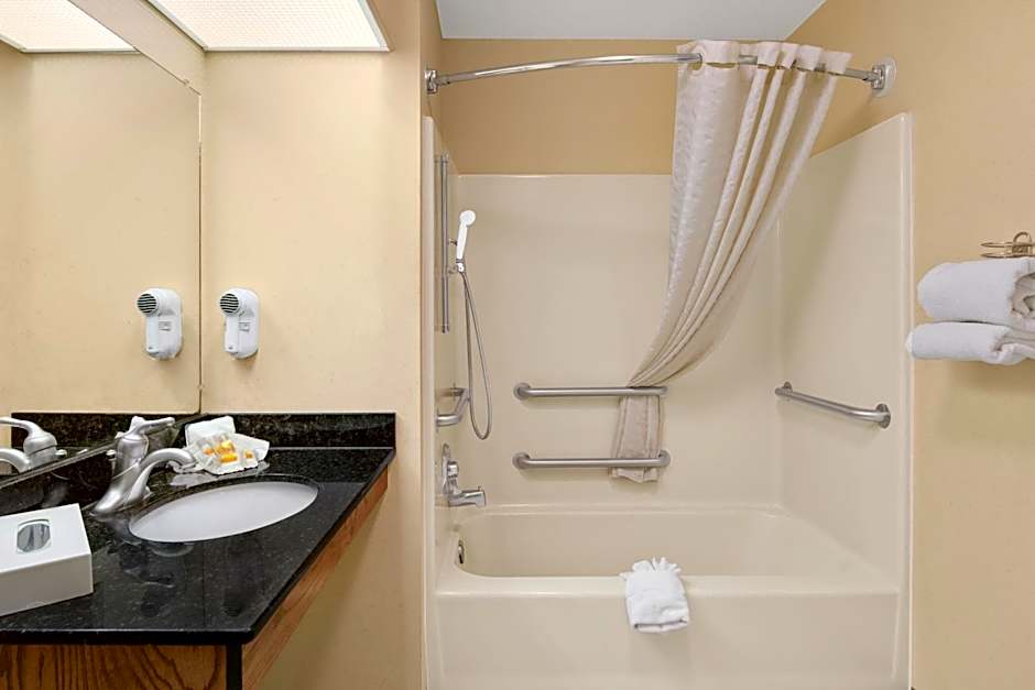 Days Inn by Wyndham Americus
