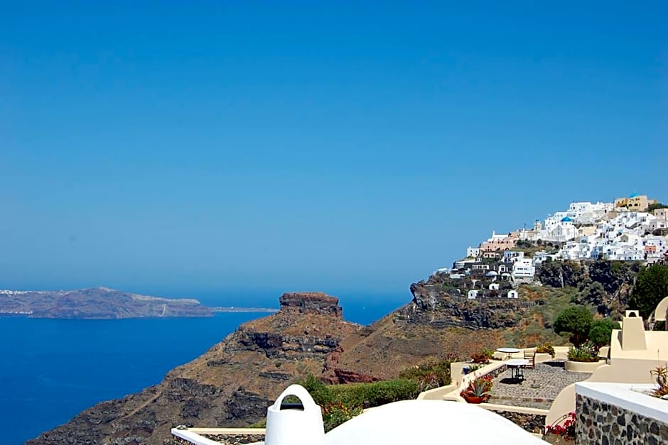 Superb Naxos Apartment Triple Studio Semi-Basement Private Balcony