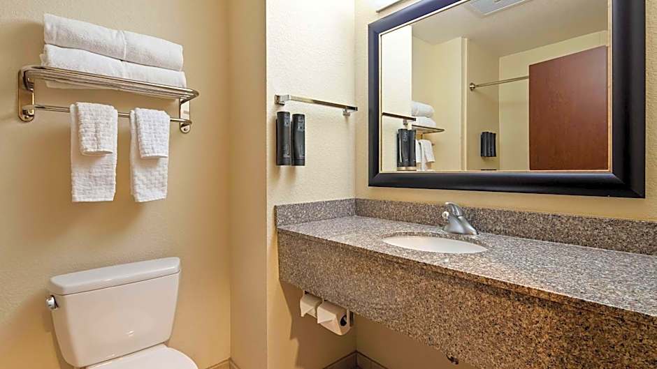 Best Western Plus Chain Of Lakes Inn & Suites
