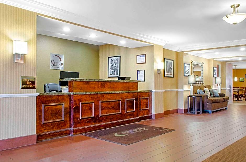 Sleep Inn & Suites East Chase
