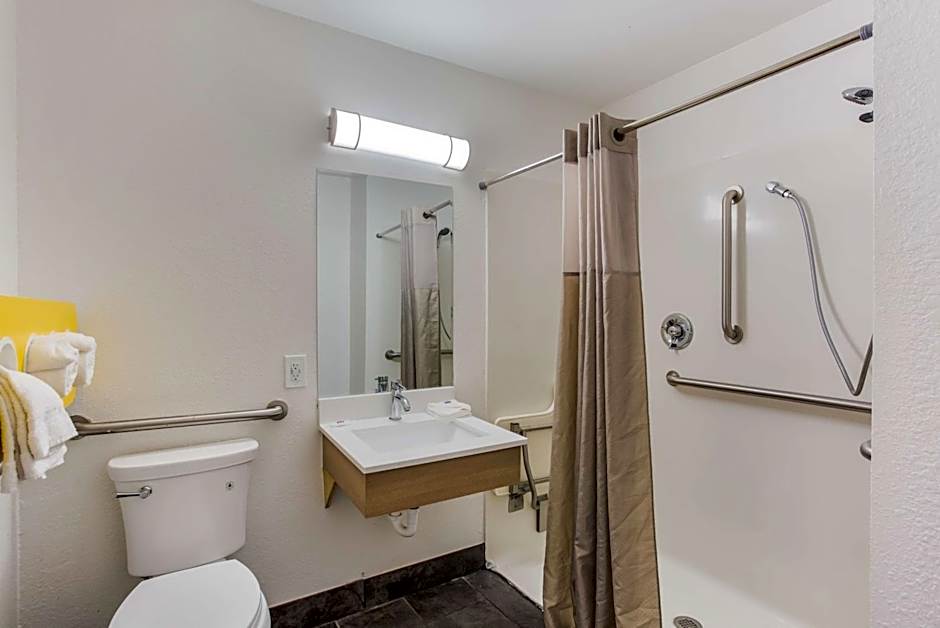 Motel 6-Jacksonville, FL - South