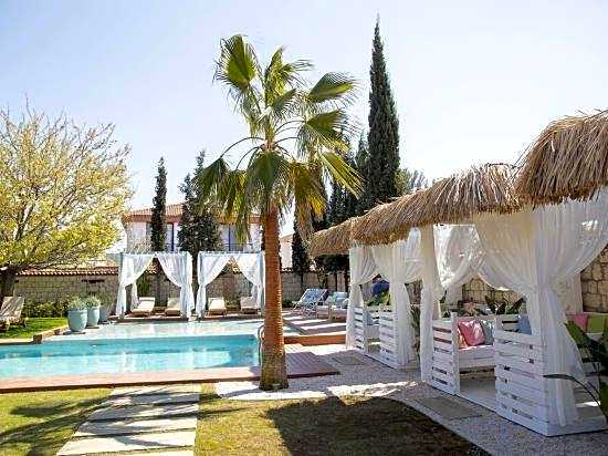 Alacati Cadde 75 Luxury Hotel