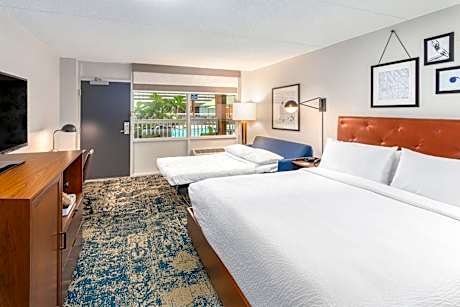 Guest room, 1 King, Alternate bed: sofa bed, Pool view