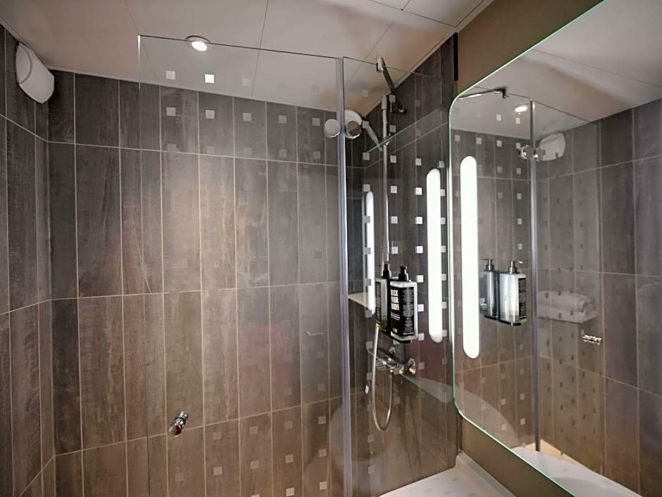 ibis Paris Canal Saint Martin