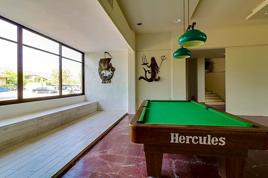 Calamos Beach Family Club