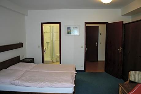 Apartment (4 Adults)