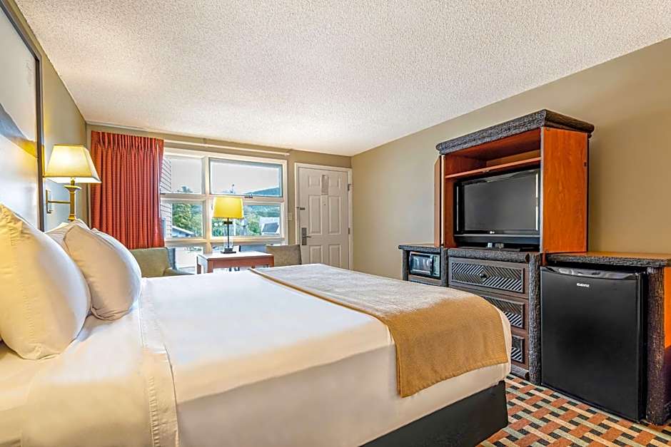 Super 8 by Wyndham Lake George/Downtown