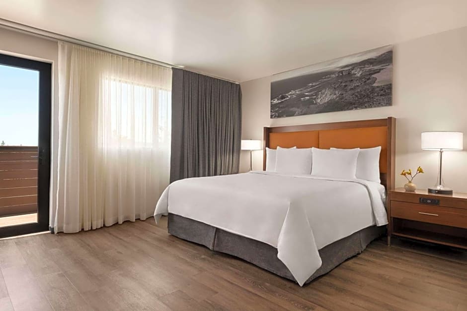 La Quinta Inn & Suites by Wyndham San Luis Obispo Downtown