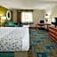 La Quinta Inn & Suites by Wyndham St. Pete-Clearwater Airport