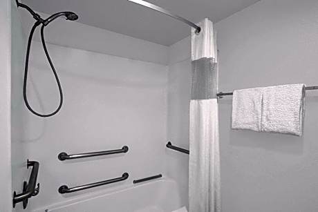 Queen Room - Mobility Access/Non-Smoking