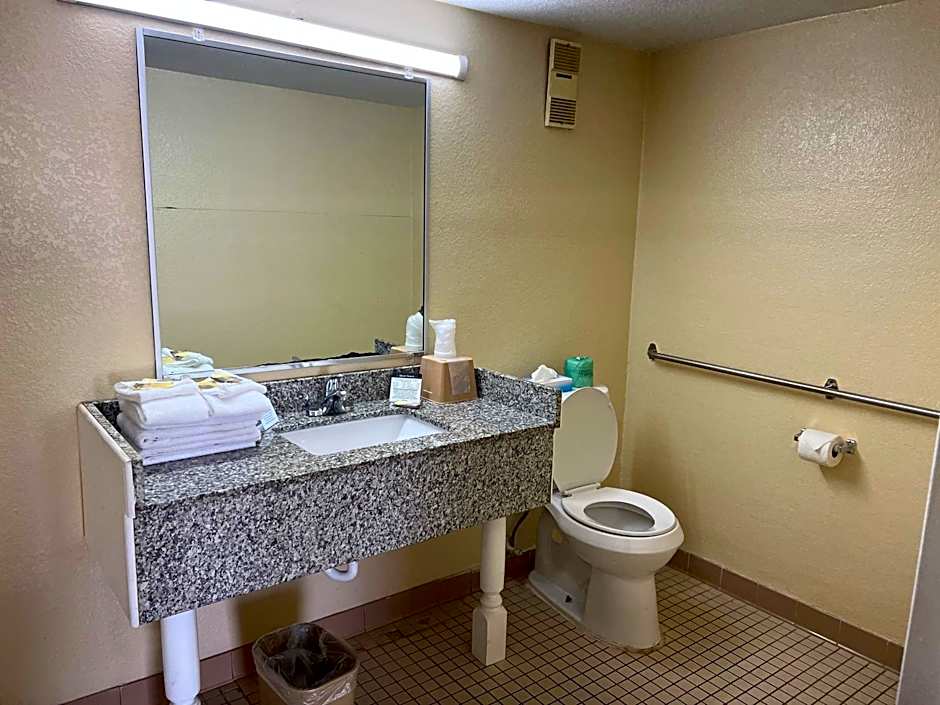 Hole Inn the Wall Hotel - Fort Walton Beach - Sunset Plaza - near Beaches & Hurlburt