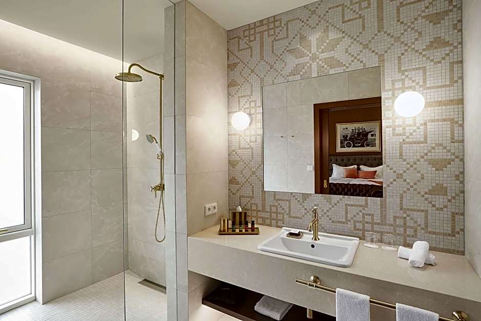 Konsulat Hotel Reykjavik, Curio Collection by Hilton