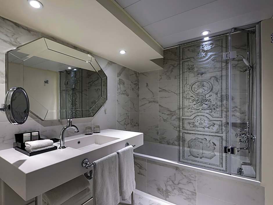 Le Louis Versailles Château Hotel-MGallery