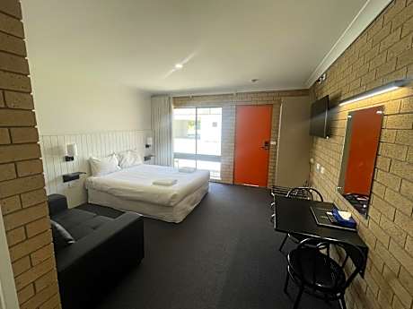 Queen Room with Garden View