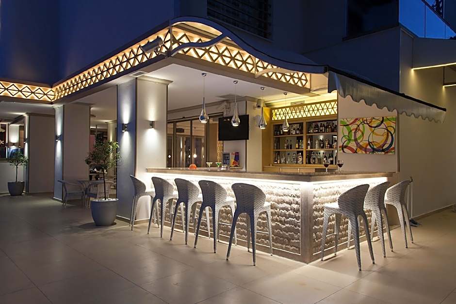 Aurasia Deluxe Hotel