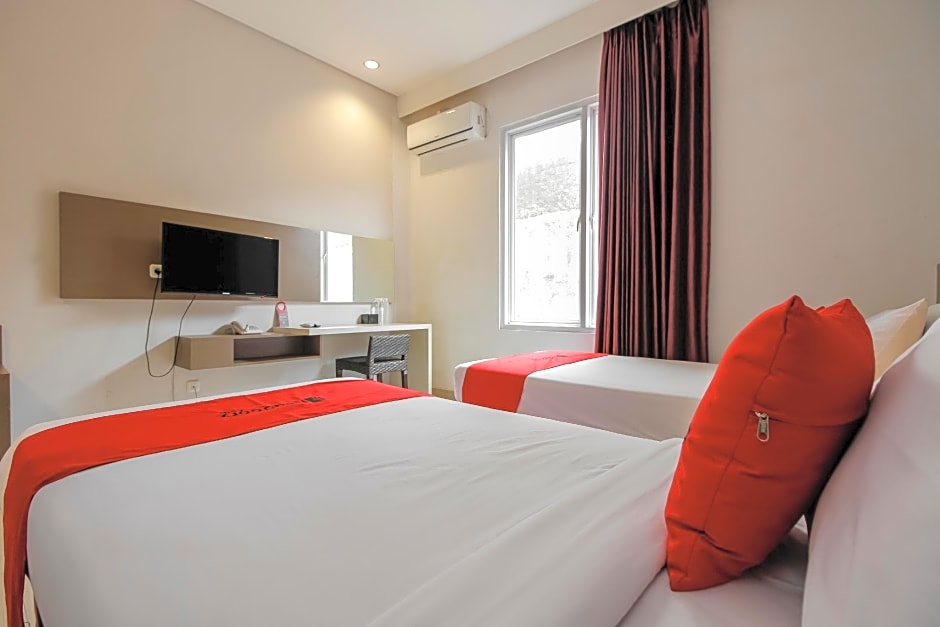 RedDoorz near Goa Sunyaragi