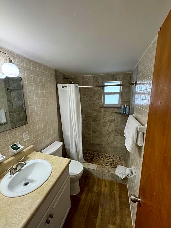 Captain Pips at Knights Key Inn