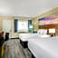 Days Inn & Suites by Wyndham Clovis