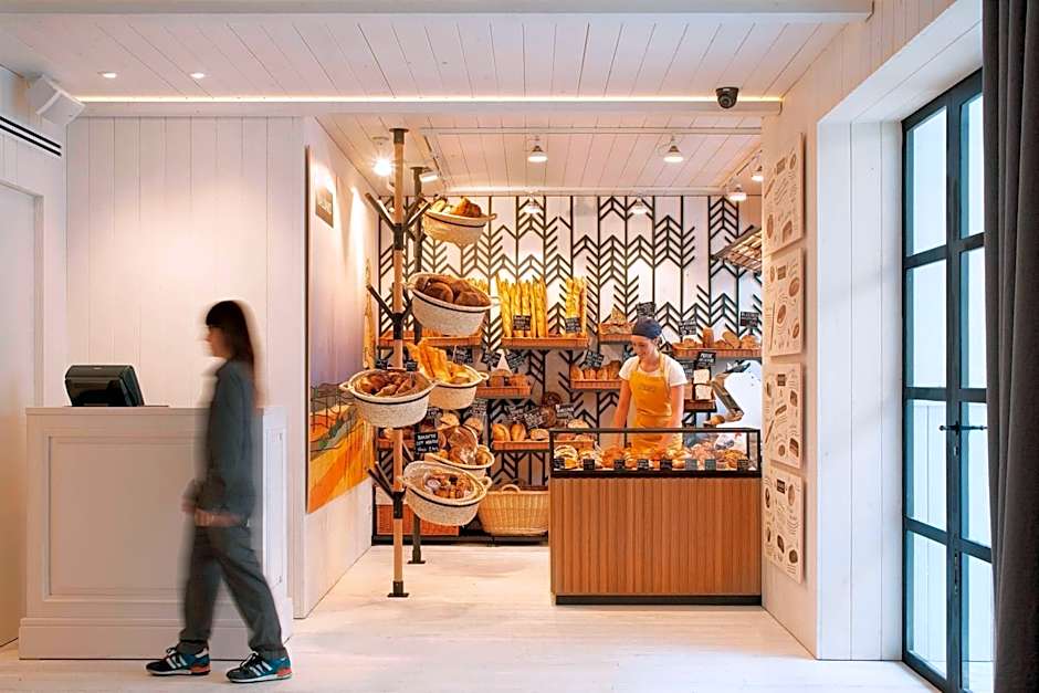 AC Hotel by Marriott Victoria Suites