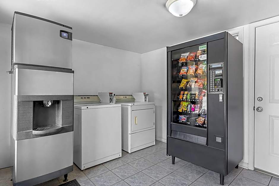 Super 8 by Wyndham Acworth/Atlanta Area